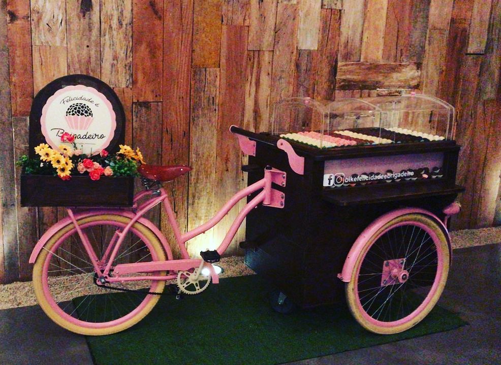 FoodBike rosa da Felicidade é Brigadeiro